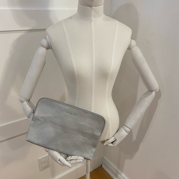 Michael Kors iPad Air case or large clutch purse - Picture 2 of 2